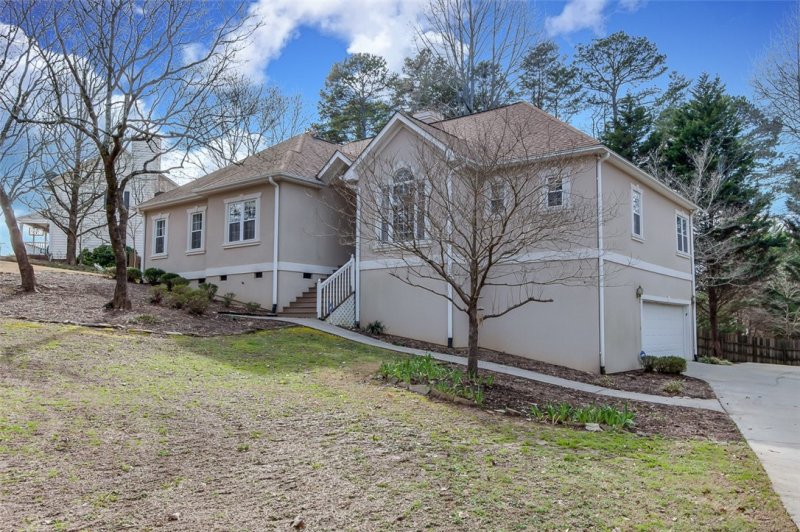 Property image 2 at 15046 Beacon Ridge Drive, Seneca, SC 29678