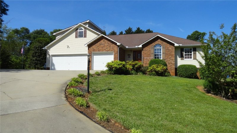 905 Mountainview Place