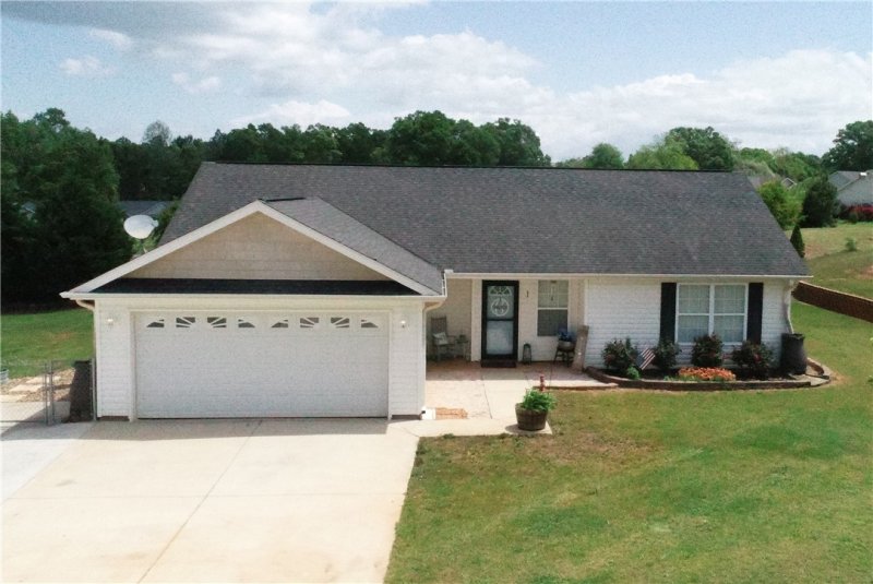 Property image 2 at 1 Sturbridge Court, Belton, SC 29627