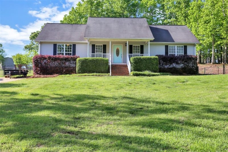 Property image 2 at 103 Hallmark Circle, Easley, SC 29640