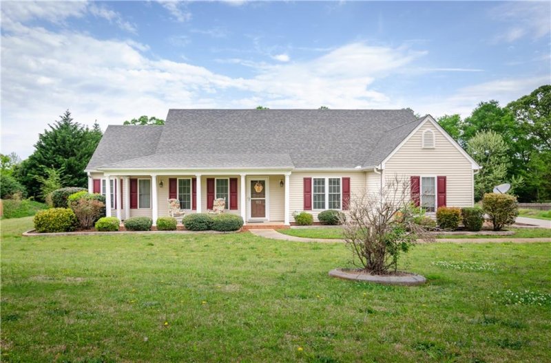 Property image 3 at 102 Carrie Leigh Lane, Pendleton, SC 29670