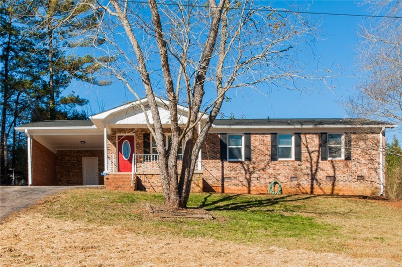 Property image 2 at 112 Arrowood Circle, Seneca, SC 29672