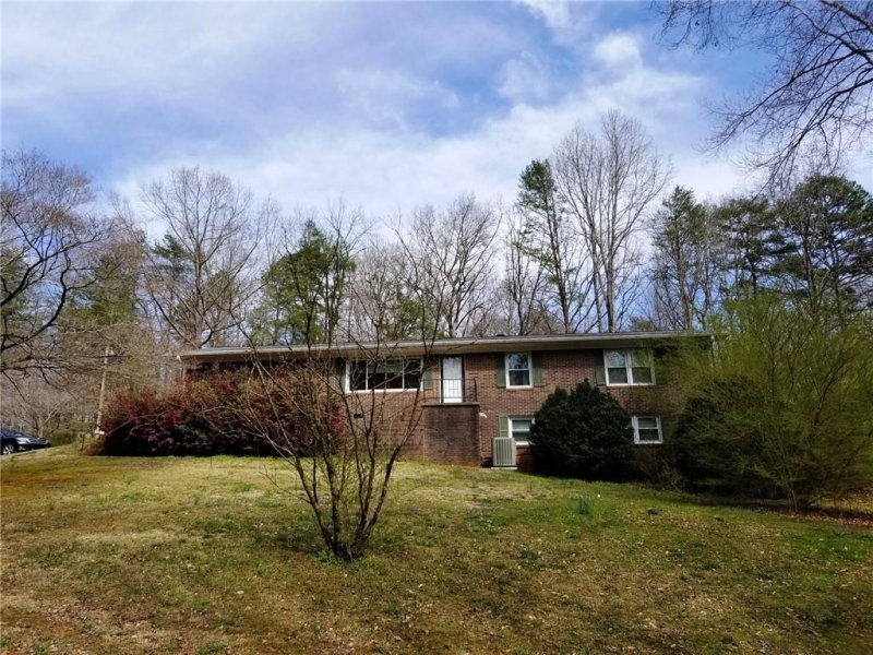 Property image 2 at 420 Forest Acres Circle, Walhalla, SC 29691