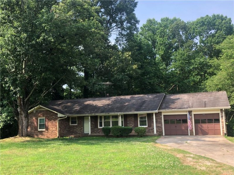 Property image 2 at 609 Springwood Drive, Seneca, SC 29672