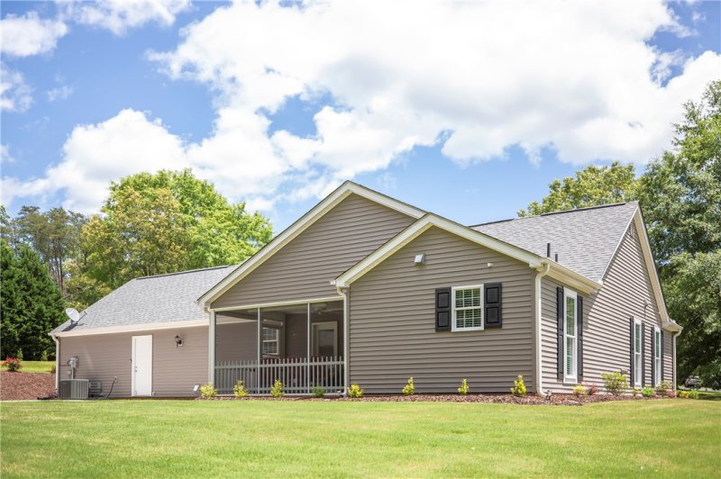 Property image 3 at 206 Fisherman Lane, Seneca, SC 29672