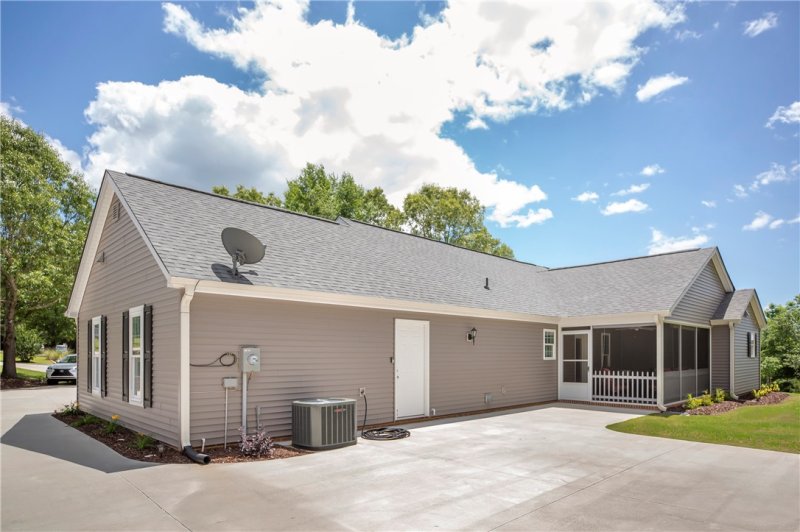 Property image 4 at 206 Fisherman Lane, Seneca, SC 29672