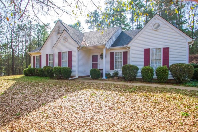 Property image 2 at 502 Edgewater Drive, Anderson, SC 29626