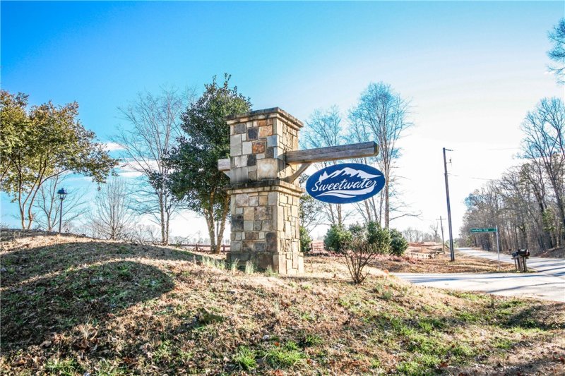 Property image 4 at 228 Sweetwater View Road, Seneca, SC 29672