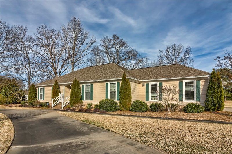 Property image 2 at 103 Pine Ridge Drive, Easley, SC 29642