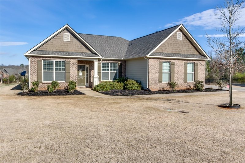 1011 Hillcrest Court