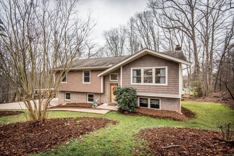 Property image 2 at 2 Ivy Court, Seneca, SC 29678