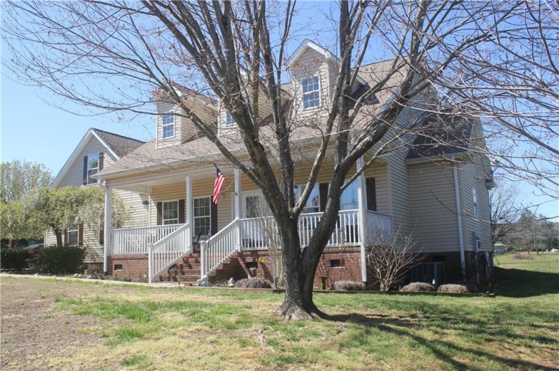 Property image 3 at 101 Edens Ridge Drive, Six Mile, SC 29682