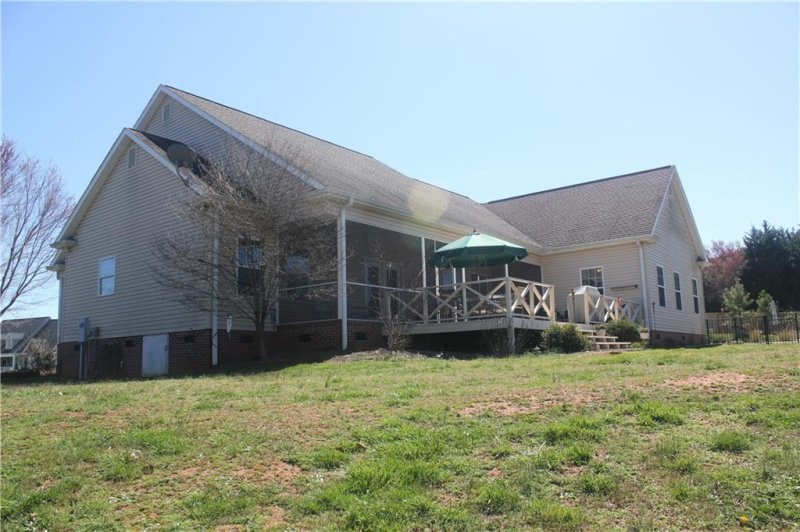 Property image 4 at 101 Edens Ridge Drive, Six Mile, SC 29682