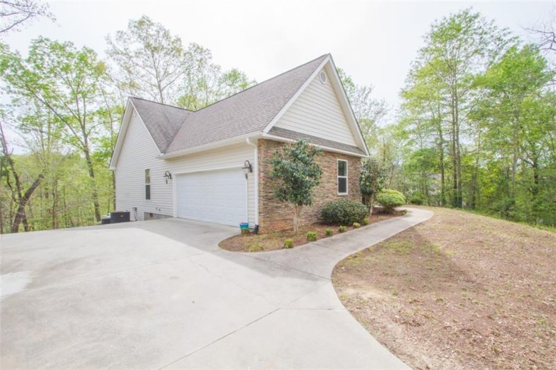 Property image 3 at 183 Bay Drive, Fair Play, SC 29643