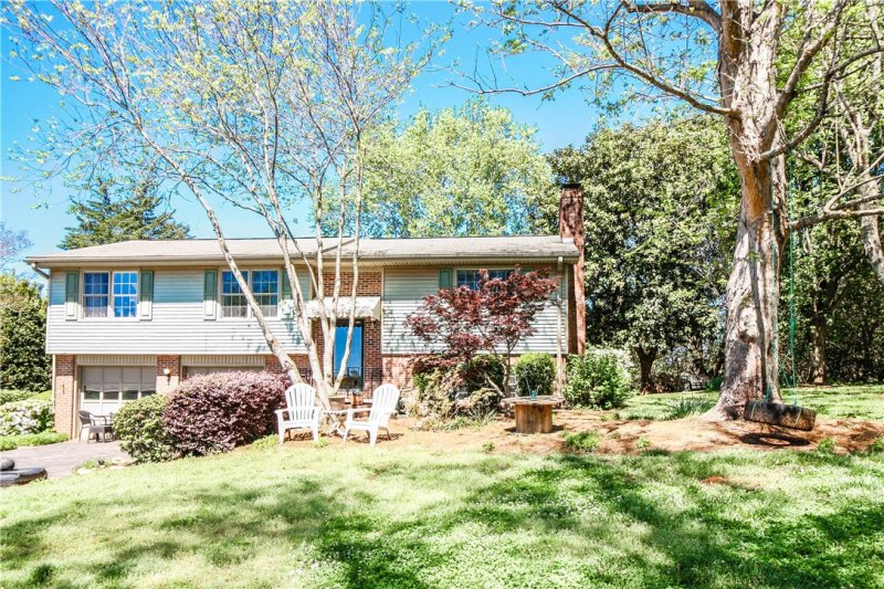 407 Sunsetstrip Drive