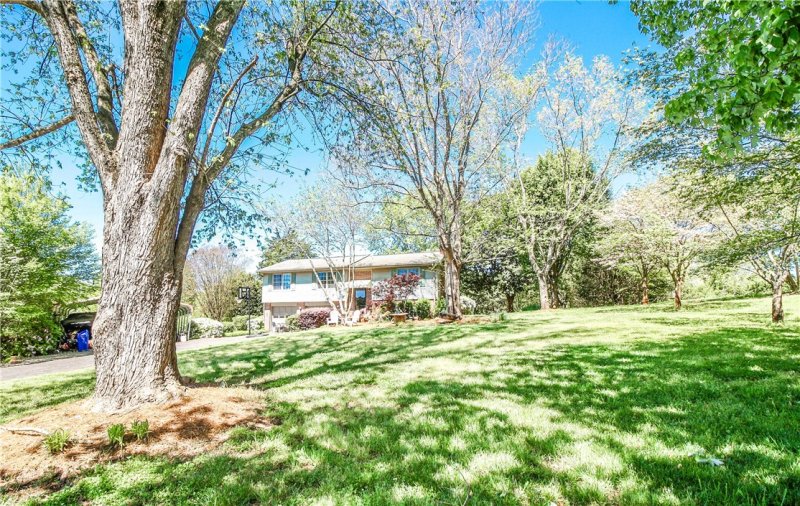 Property image 2 at 407 Sunsetstrip Drive, Seneca, SC 29672