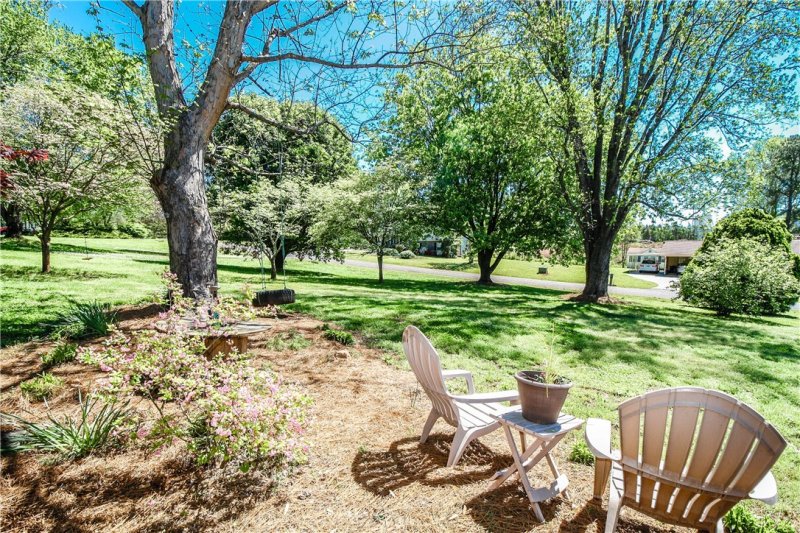 Property image 3 at 407 Sunsetstrip Drive, Seneca, SC 29672