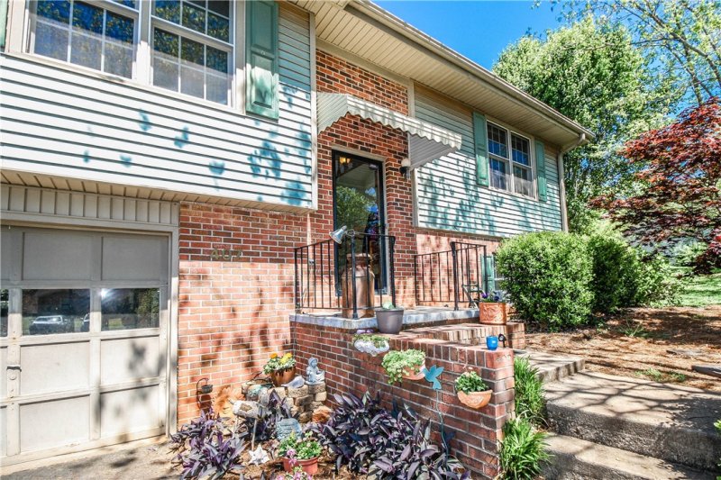 Property image 4 at 407 Sunsetstrip Drive, Seneca, SC 29672