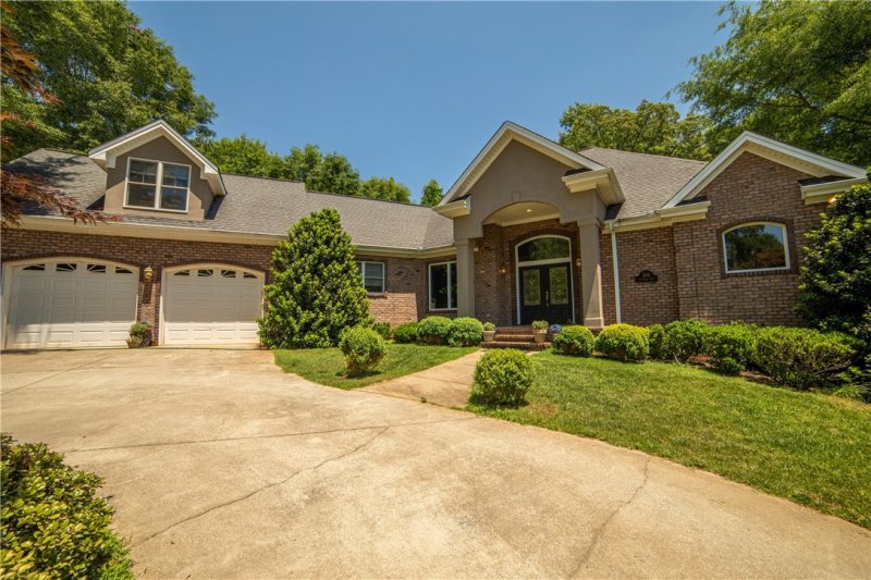 Property image 2 at 106 Sycamore Drive, Clemson, SC 29631