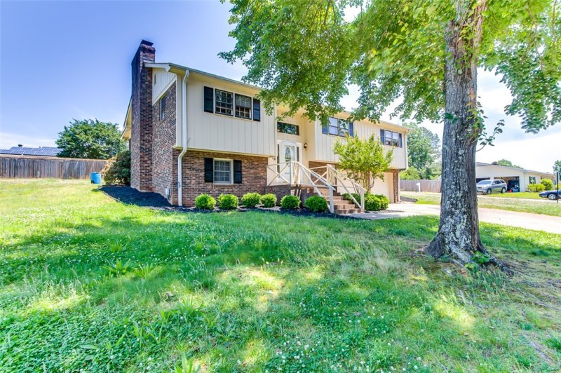 Property image 2 at 1229 Green Fern Drive, Greenville, SC 29611