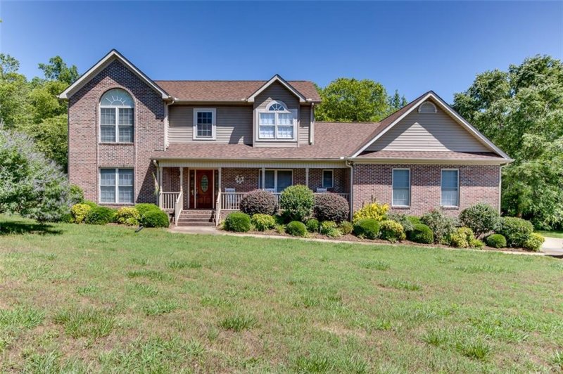 Property image 2 at 110 Saddlebrook Avenue, Pickens, SC 29671