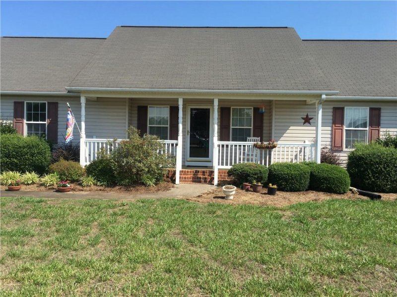 Property image 4 at 102 McClain Lake Drive, Anderson, SC 29625