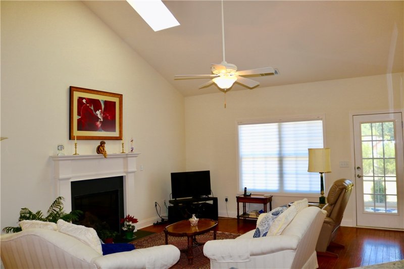 Property image 2 at 148 Camelot Drive, Seneca, SC 29672