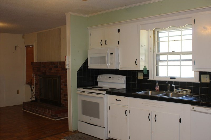 Property image 4 at 100 Meadow Drive, Seneca, SC 29678