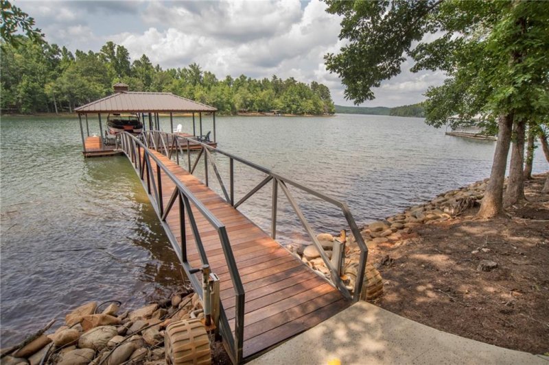 Property image 5 at 213 Horse Head Point Drive, Seneca, SC 29672