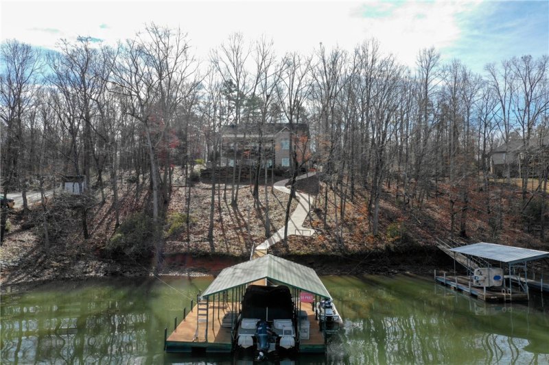 Property image 3 at 627 Seminole Point Road, Fair Play, SC 29643