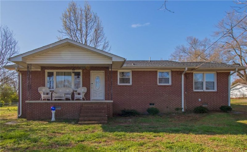 Property image 3 at 7 Academy Drive, Williamston, SC 29697