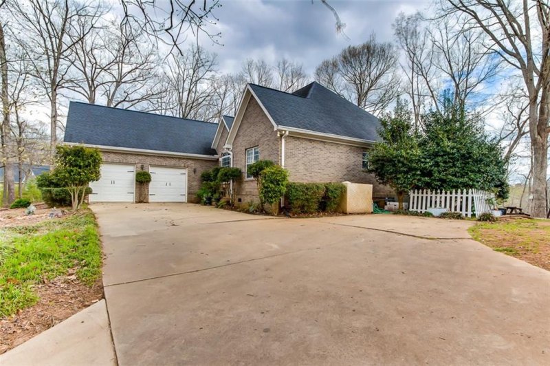 Property image 3 at 201 Sandy Point Drive, Anderson, SC 29621