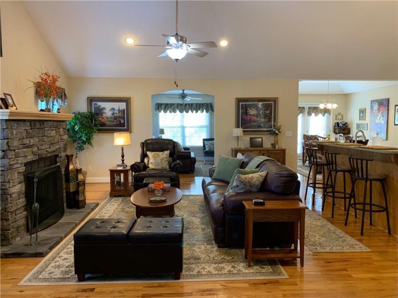 Property image 3 of 328 Ravens View Drive in Providenceridge, Seneca, SC 29678