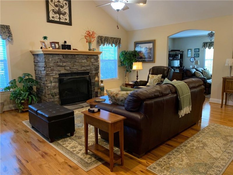 Property image 5 of 328 Ravens View Drive in Providenceridge, Seneca, SC 29678