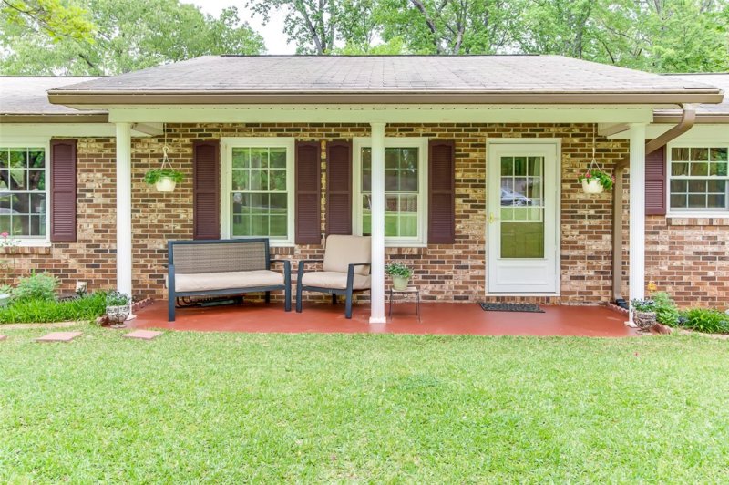 Property image 3 at 804 Mulholland Drive, Seneca, SC 29672