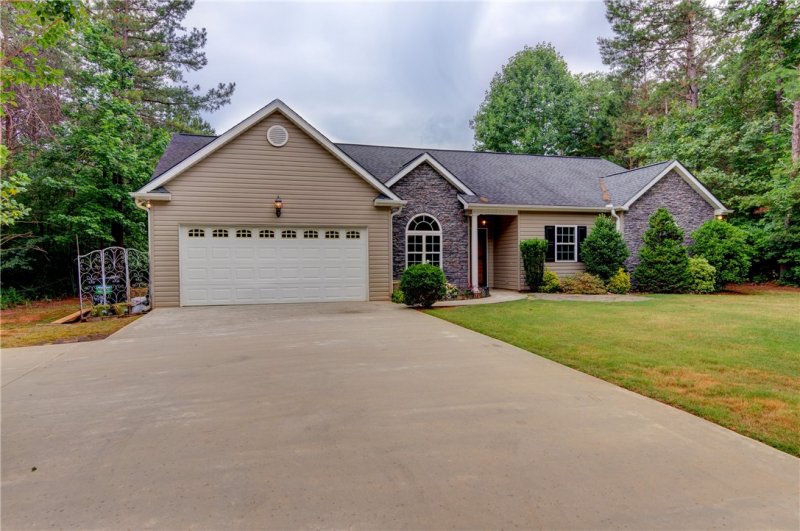 Property image 2 at 85 Lake Club Drive, Lavonia, GA 30553