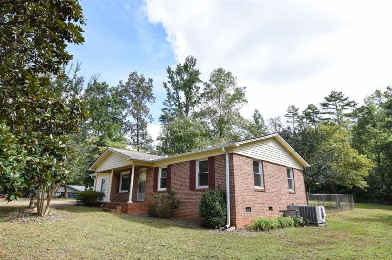 Property image 4 at 705 LongForest Drive, Seneca, SC 29672