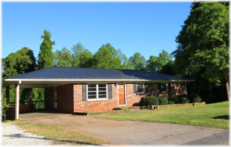 Property image 3 at 309 Forest Acres Circle, Walhalla, SC 29691