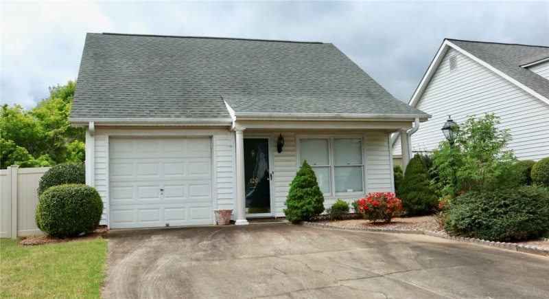 Property image 2 at 120 Brittania Circle, Anderson, SC 29621