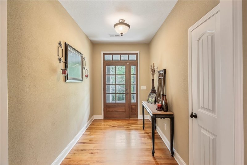 Property image 3 at 212 Devonhurst Drive, Seneca, SC 29678