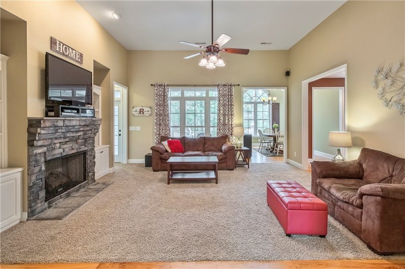 Property image 4 at 212 Devonhurst Drive, Seneca, SC 29678