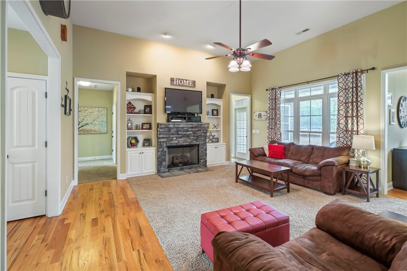 Property image 5 at 212 Devonhurst Drive, Seneca, SC 29678