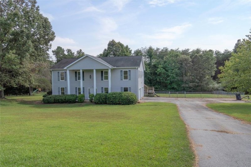 Property image 2 at 104 Clairewood Circle, Greenville, SC 29615