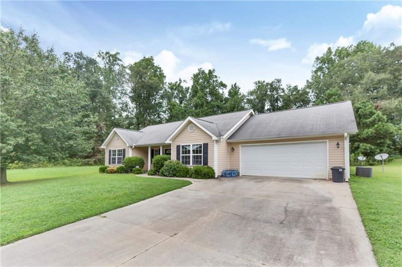 Property image 3 at 608 Revolutionary Drive, West Union, SC 29696