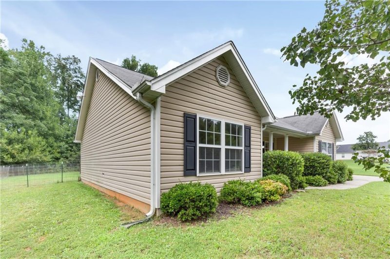 Property image 4 at 608 Revolutionary Drive, West Union, SC 29696