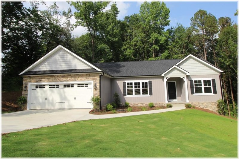 Property image 3 at 102 Central Drive, Seneca, SC 29672