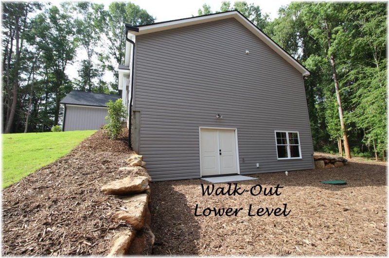 Property image 4 at 102 Central Drive, Seneca, SC 29672