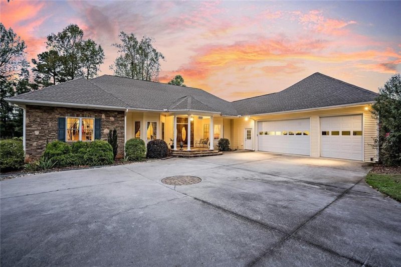 Property image 4 at 333 Stardust Lane, Seneca, SC 29672