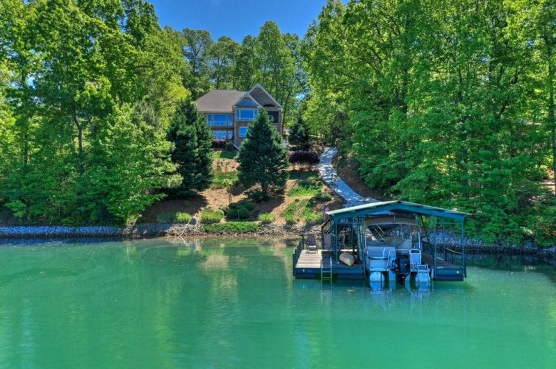 Property image 2 at 504 Viewpoint Court, Seneca, SC 29672