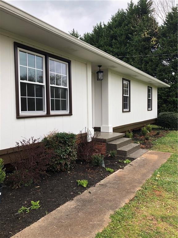 Property image 3 at 5025 Corinth Drive, Seneca, SC 29672